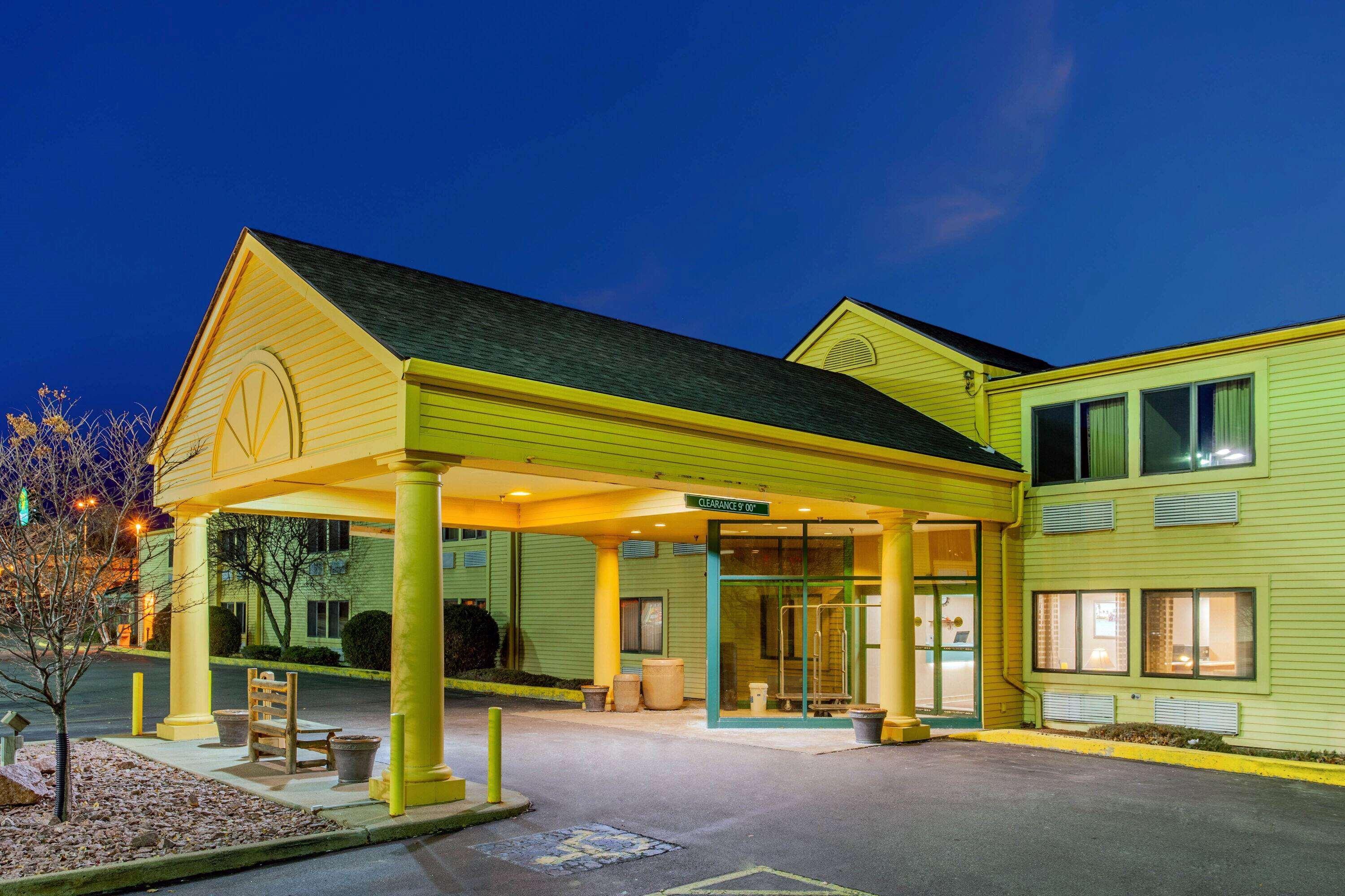 La Quinta Inn By Wyndham Wausau Exterior photo