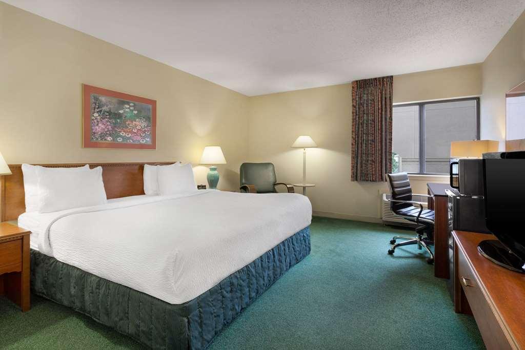 La Quinta Inn By Wyndham Wausau Room photo