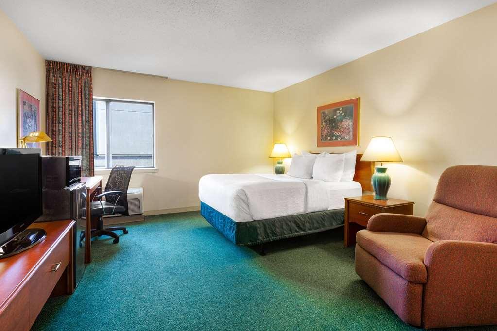 La Quinta Inn By Wyndham Wausau Room photo