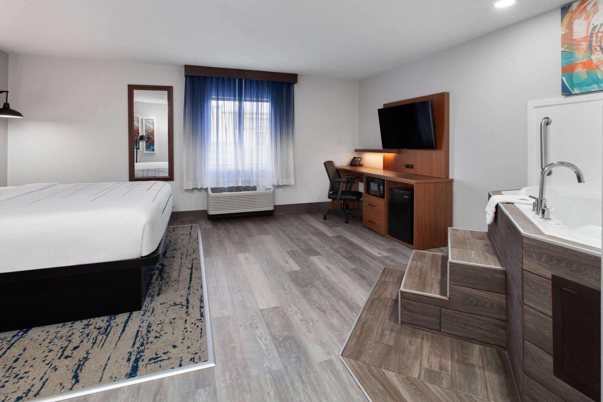 La Quinta Inn By Wyndham Wausau Exterior photo