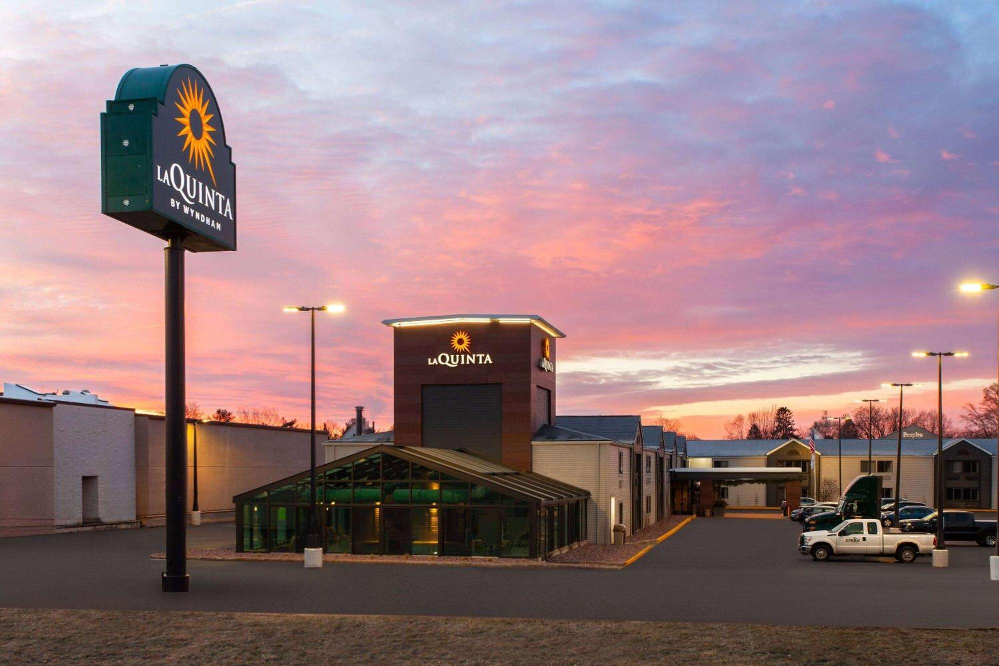 La Quinta Inn By Wyndham Wausau Exterior photo